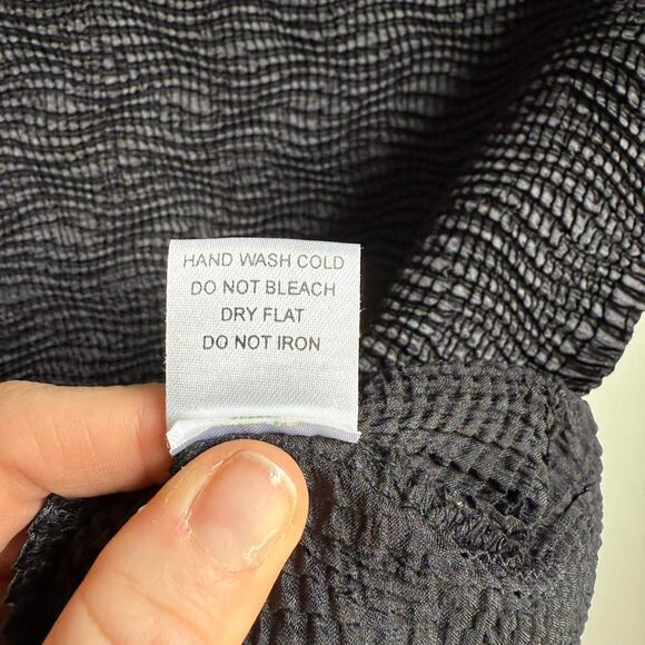 Quintessential Black Textured Stretch Tank Top S - Picture 4 of 8